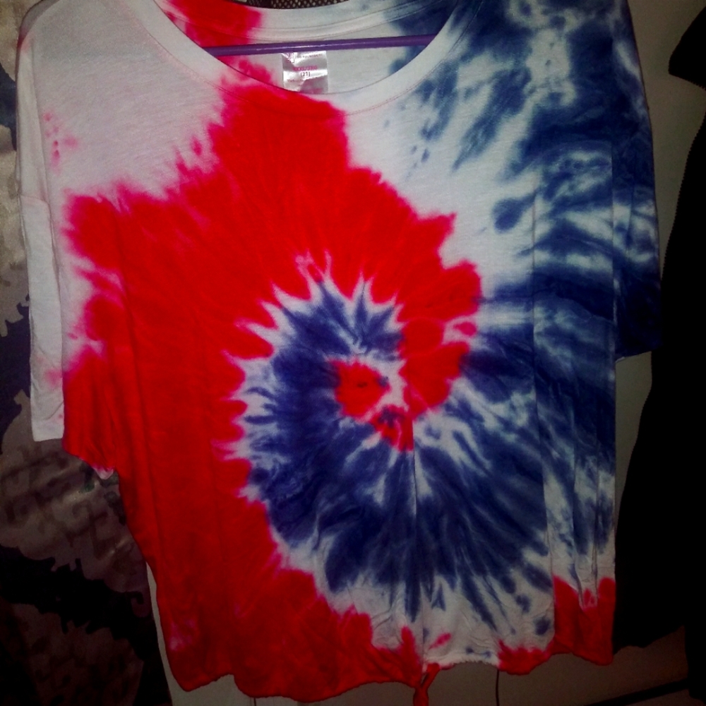 Tie die shirt/short sleeve